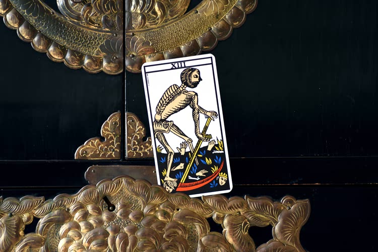 Le nom de XIII dans le tarot